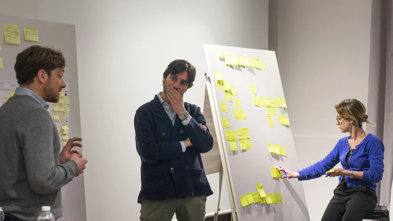 Discussing service priorities at the workshop board